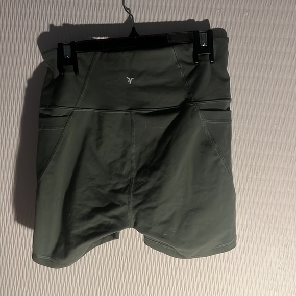 Old navy bike shorts - Picture 2 of 4